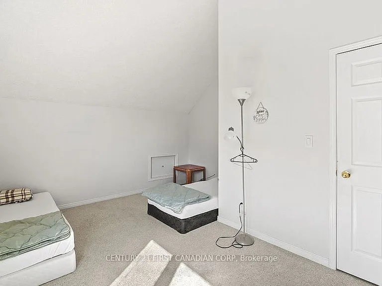 1841 Foxwood Ave #WALKOUT BASEMENT — Photo 6