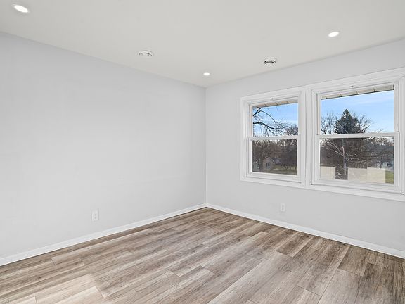 5th image of 4249 S Packard Ave #A