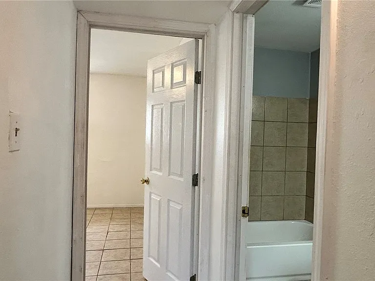 1004 Austin St #9 — Photo 11
