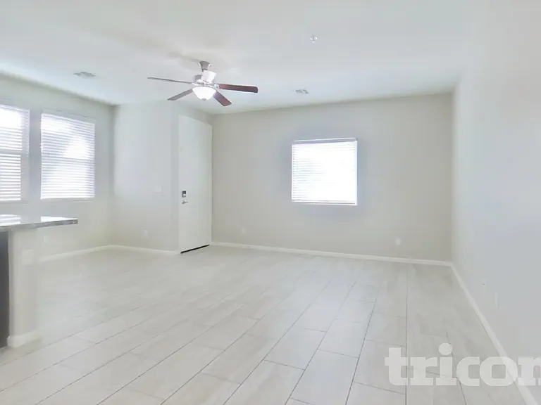 12541 W Hummingbird Ter — Photo 2