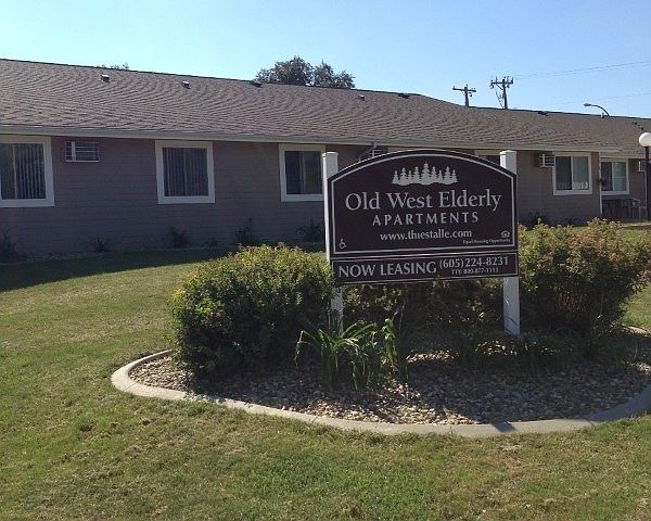 2nd image of 213 N Deadwood St #04
