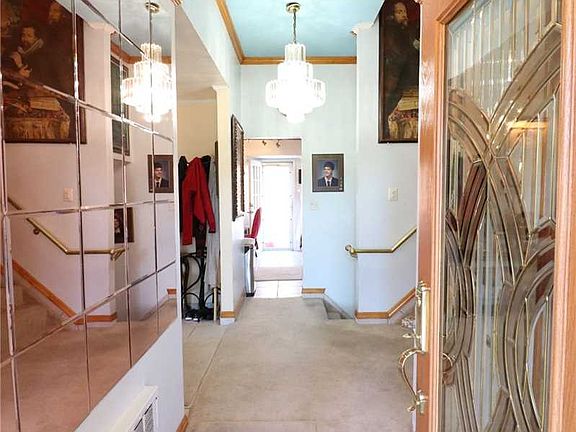 3rd image of 29 Oakdale Dr