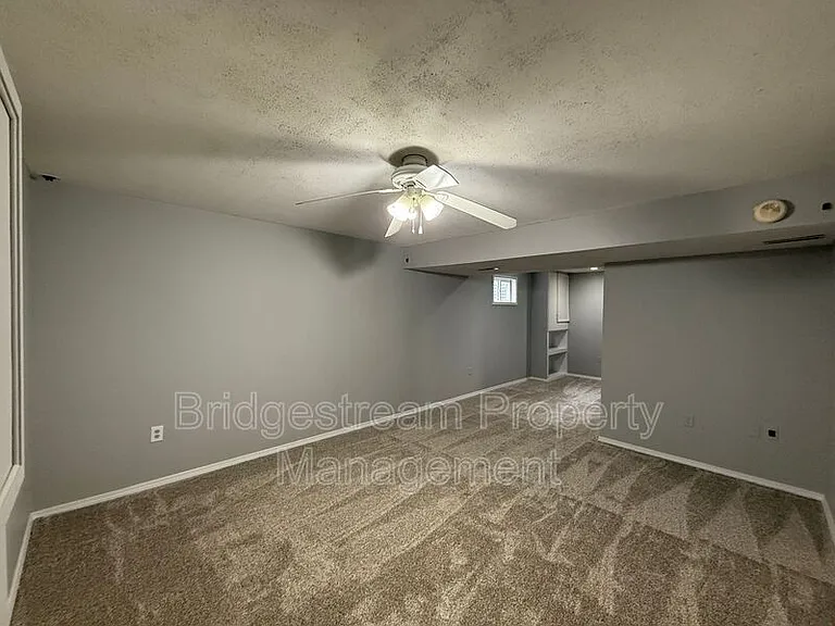 381 Sherman Dr — Photo 11
