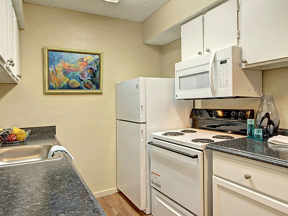 5th image of 12903 E 35th Pl #514