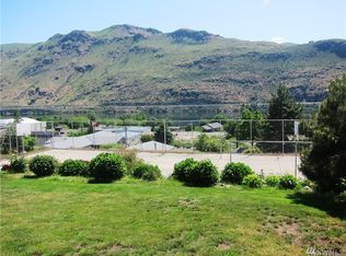 697 3rd St, Chelan Falls, WA 98817