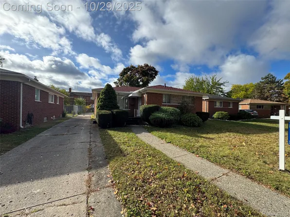 15241 Pearson St, Oak Park, MI 48237