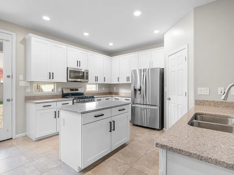 932 W Capulin Trl — Photo 10