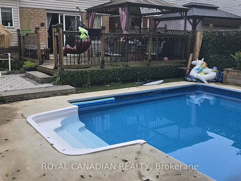 87 John Walter Cres — Photo 16