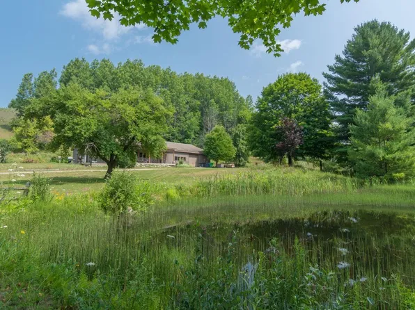 7557 S Schomberg Rd, Cedar, MI 49621