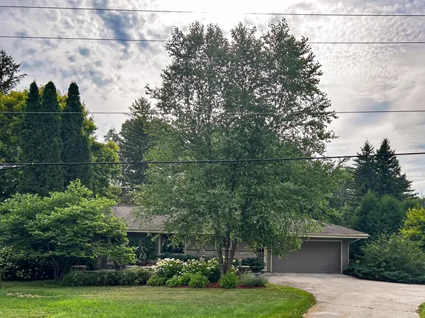 5825 Wildlife ROAD, Allenton, WI 53002