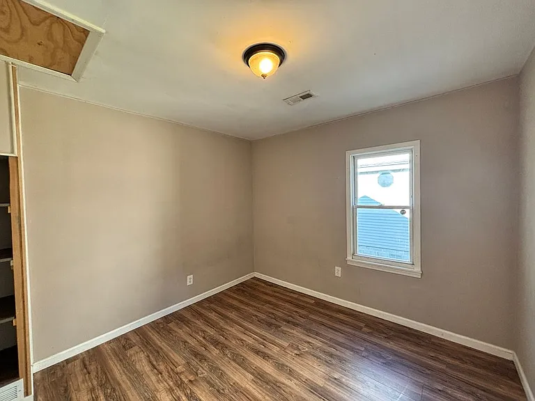 7275 Chalmers Ave — Photo 10
