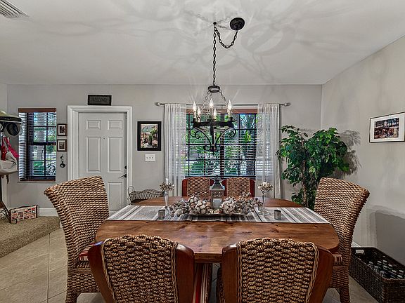 5th image of 2130 NE 9th Avenue