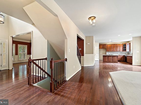 5th image of 306 Hidden Creek Ln