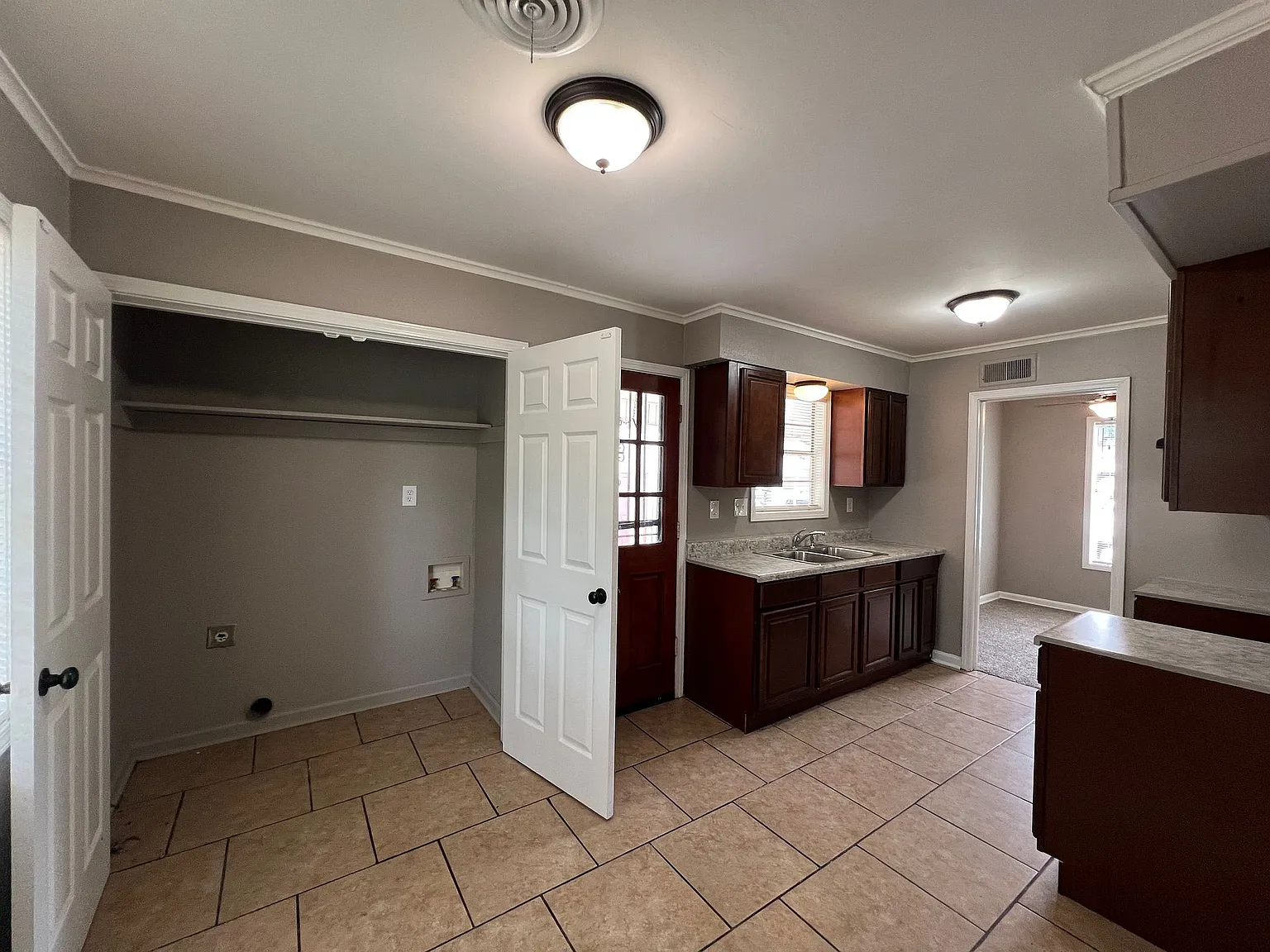 5569 Hyacinth Cove — Photo 3