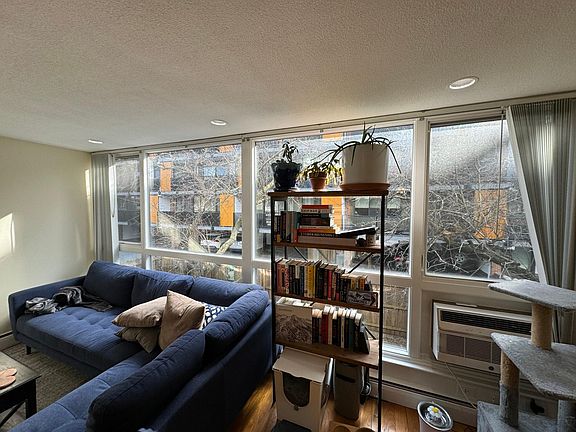 5th image of 351 Harvard St APT 1E