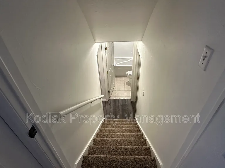 1941 Jenny Ln — Photo 14