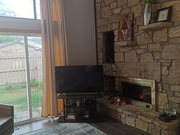 5th image of 3002 Horse Hill West Dr #B