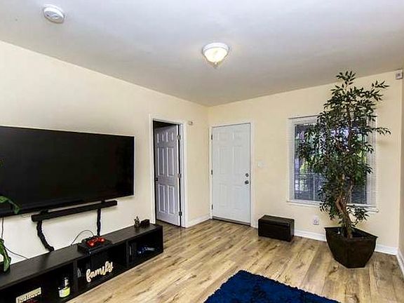 2nd image of 921-923 W 83rd St