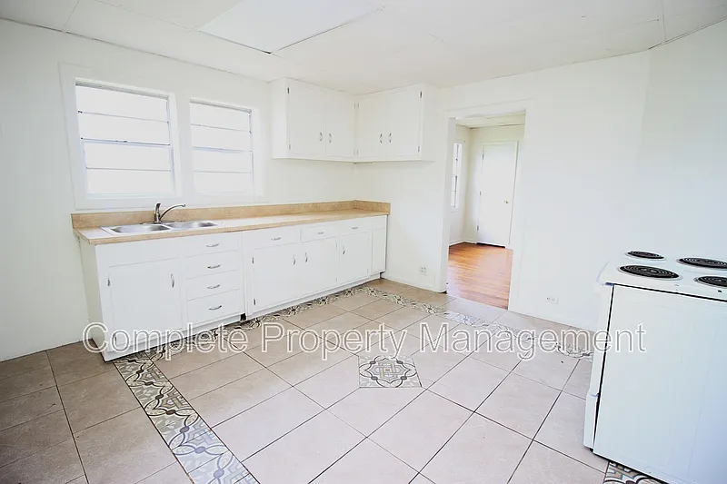 2 bed, 1.0 bath, $950 — Photo 4