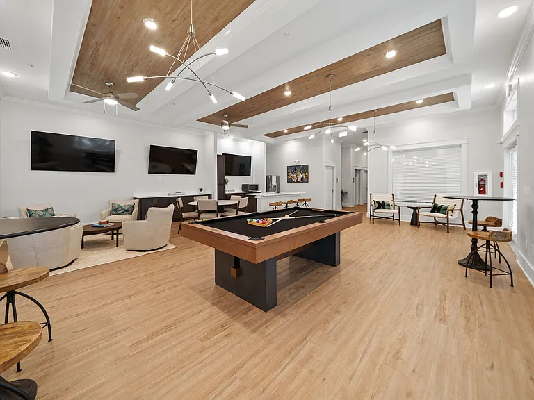 Stanford Pointe — Photo 35