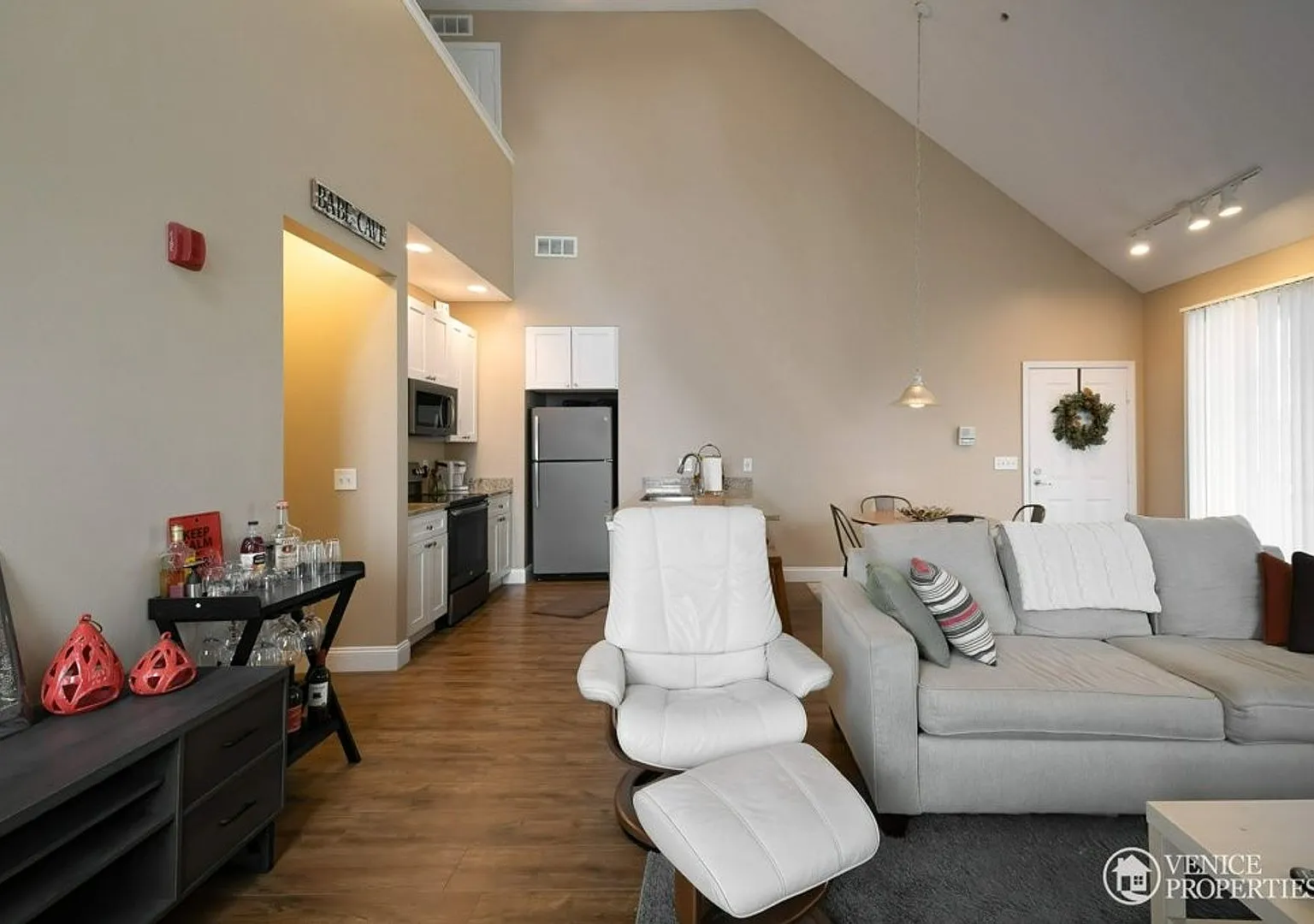 Three Bedroom with Garage near Grandview — Photo 4