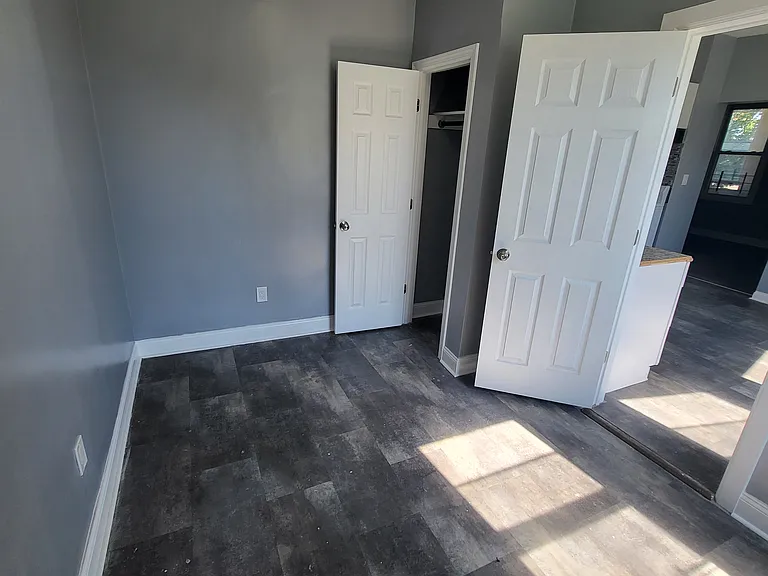 132 Oliver Ave #3R — Photo 4
