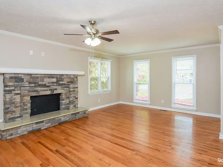 4609 Pine Harbor Ct NE — Photo 3