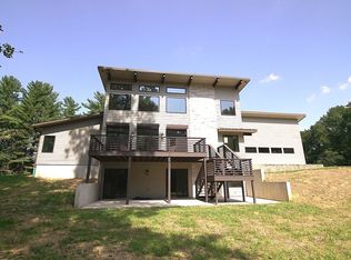 7626 N Fox Hollow Rd, Bloomington, IN 47408