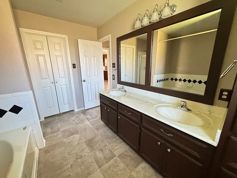 3903 Tiger Dr — Photo 11