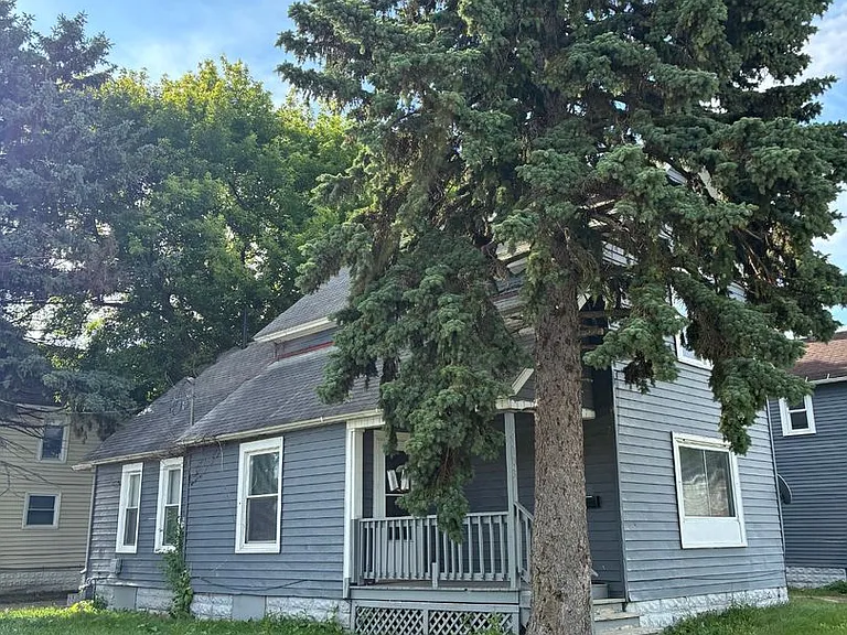 1703 Oakdale Ave — Photo 5