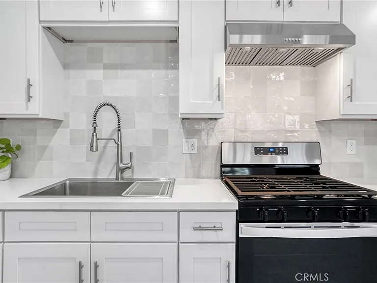 9410 Zelzah Ave — Photo 6