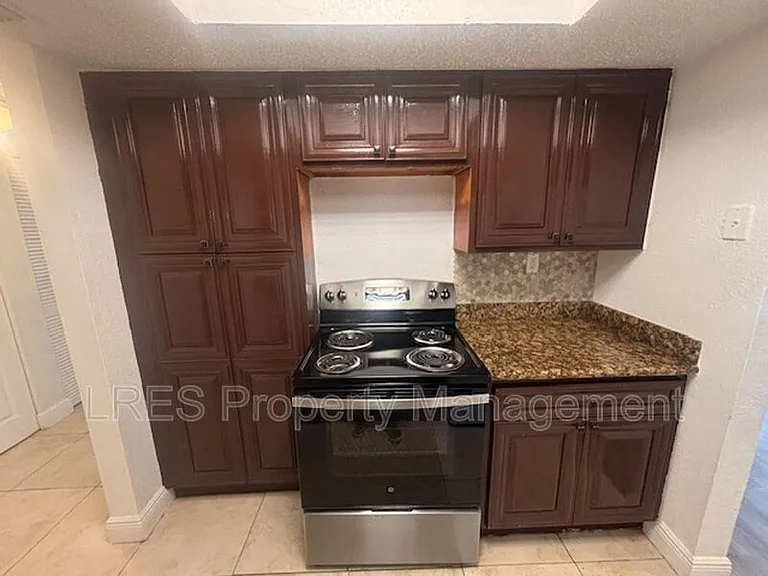 4725 S Texas Ave #C — Photo 4