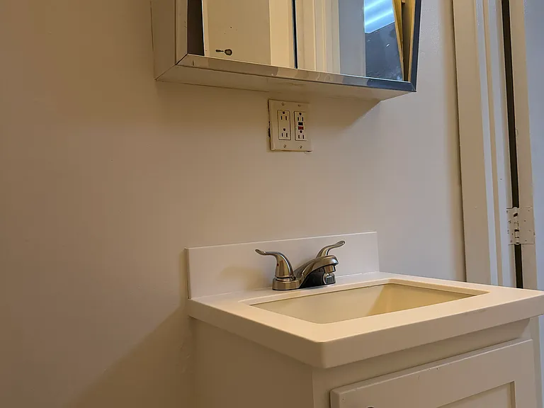 631 Overton St #1 — Photo 9