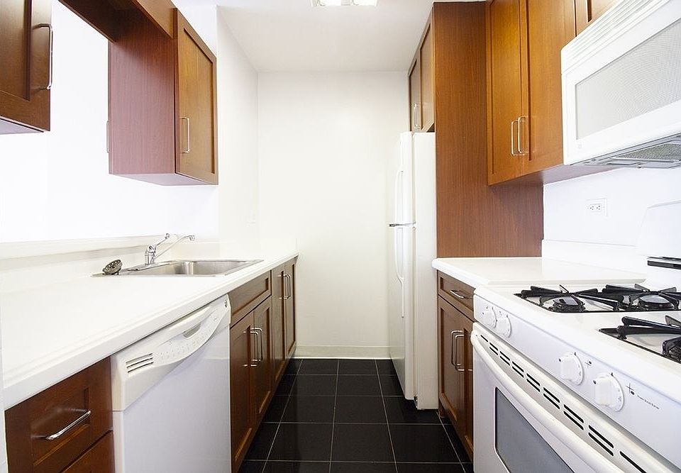1st image of 400 E 71st St APT 17C