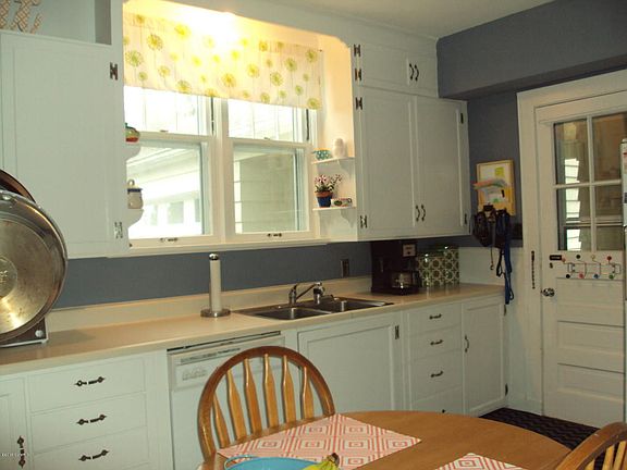4th image of 86 E Hallett St