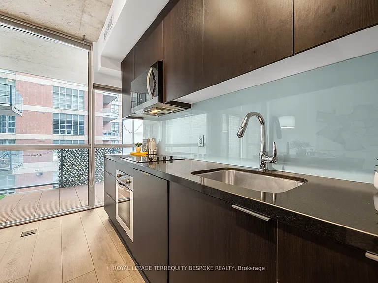 478 King St W #202 — Photo 14