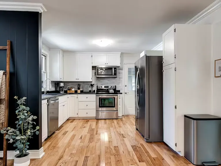 302 Lynn Dr — Photo 7