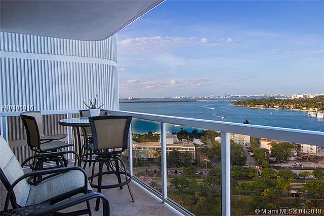 Roomy & rarely available 3B/3BA w/ 2,388 SF interior!