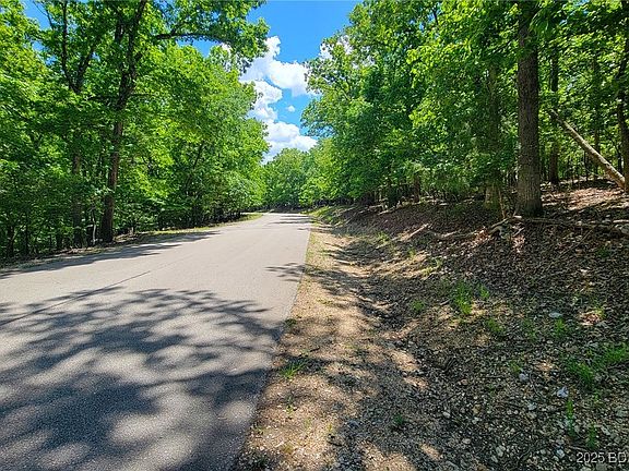 4th image of 300 Lake Dr