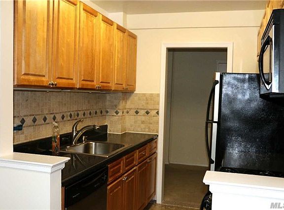 5th image of 4325 Douglaston Pkwy APT 3L