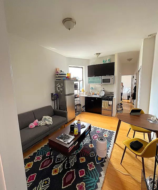 1st image of 611 E 11th St APT 1B