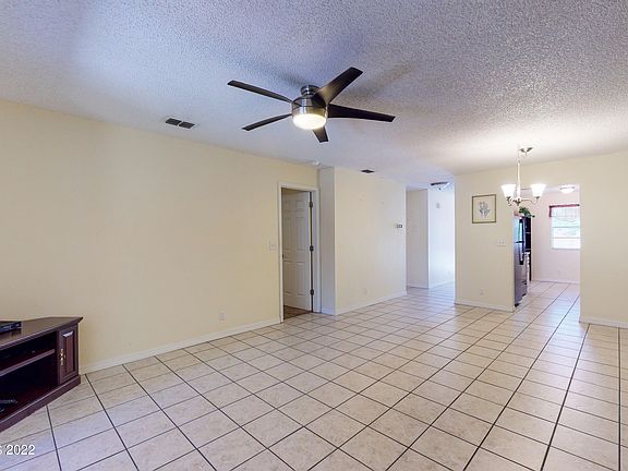 5th image of 835 Marcella Ln