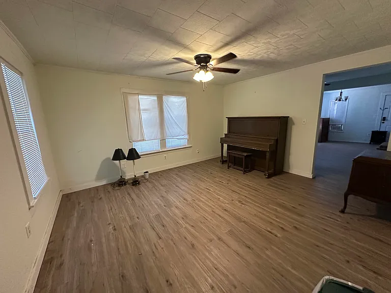 569 Market St — Photo 3