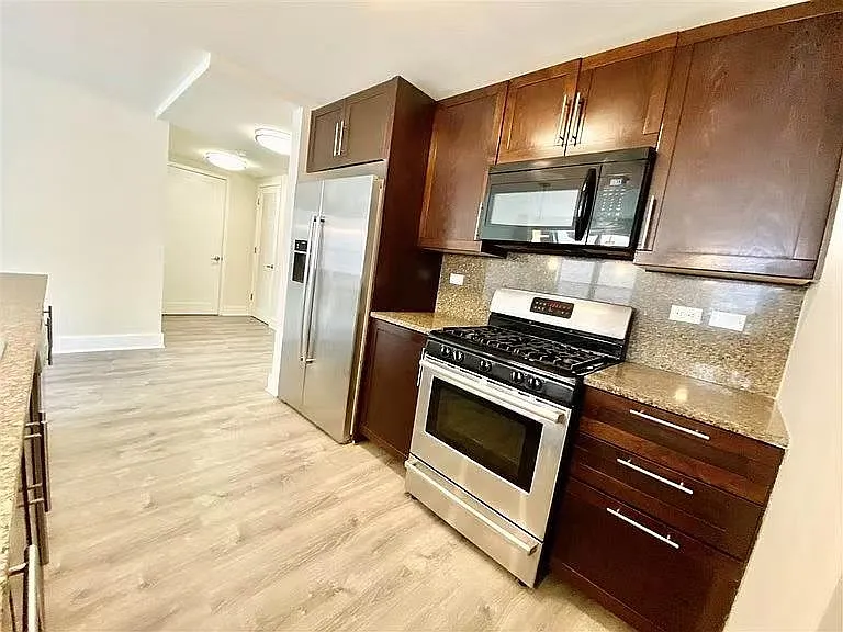 2 bed, 2.0 bath, 1190 sqft, $4,700 — Photo 4