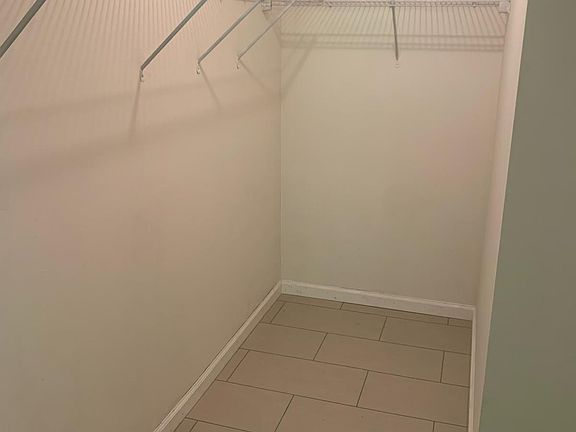 4th image of 4923 SW 32nd Ave