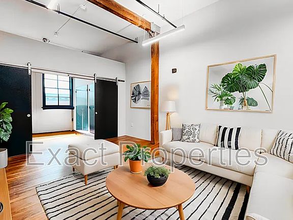 2nd image of 800 Broadway Blvd #706