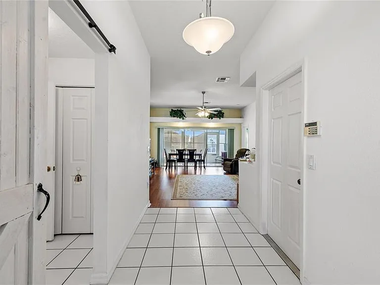 221 Prather Dr — Photo 3