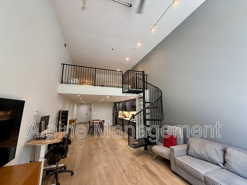 699 Pennsylvania Ave #1