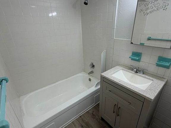 2nd image of 23 Roughan St #1