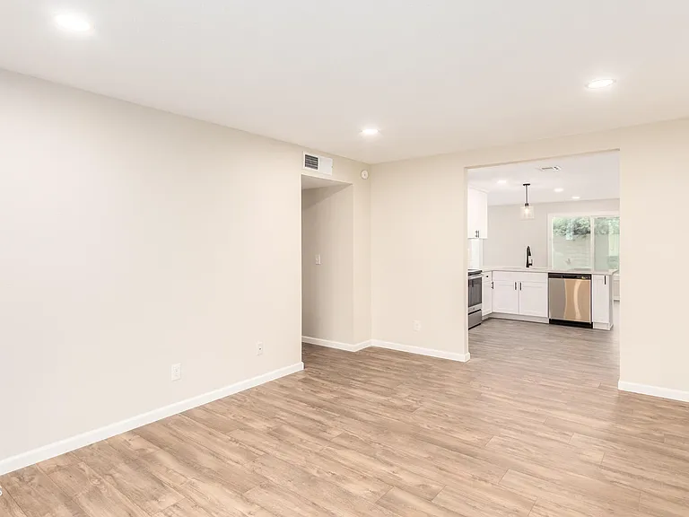 518 N Pepperwood Ct — Photo 5